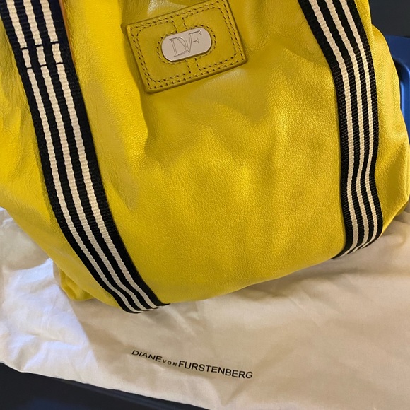 Diane Von Furstenberg Leather Bag! - Picture 4 of 8